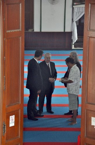 Büyükelçi Tulun, Tayland'daki Türk esnafı ziyaret etti
