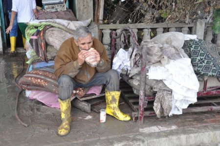 Büyükkarıştıran’da sel geride enkaz yığınları bıraktı