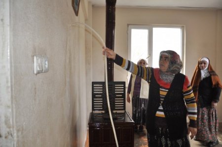 Büyükkarıştıran’da sel geride enkaz yığınları bıraktı