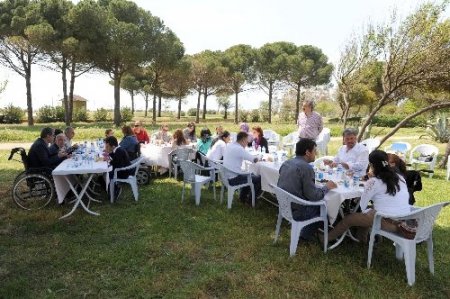 Büyükşehir, engellileri piknikte buluşturdu