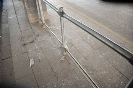 Büyükşehir, kırılan bariyer ve sökülen kaldırımlar için yargıya gidiyor