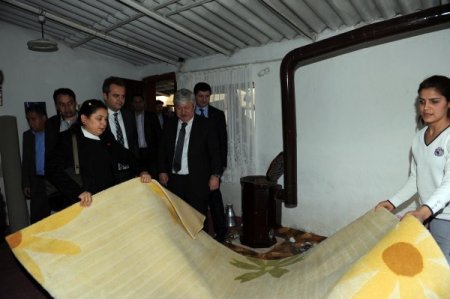 Büyükşehir, sel bölgesine yardım götürdü