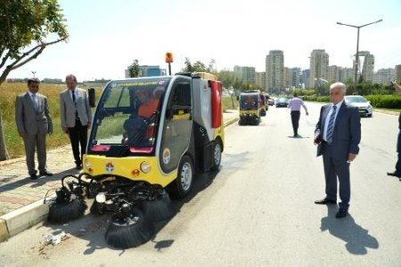 Büyükşehir 4 adet süpürme robotu aldı