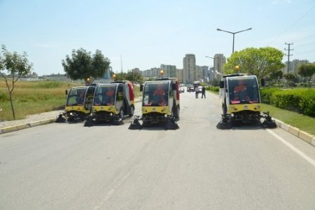 Büyükşehir 4 adet süpürme robotu aldı