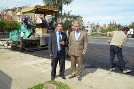 Büyükşehir Belediyesi, okulların bahçesini asfaltlıyor