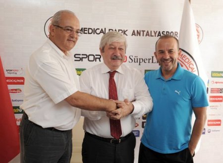 Büyükşehir Belediyesi Antalyaspor Derneği'ne otobüs tahsis etti