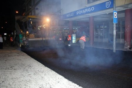 Büyükşehir Belediyesi ekiplerinin gece mesaisi