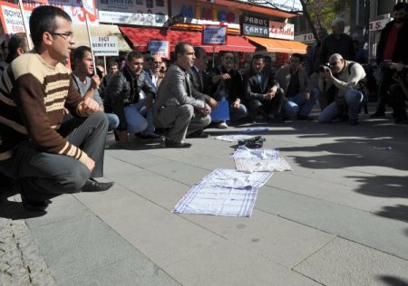 Büyükşehir Belediyesi'nde özel güvenlikçiler, mendil açıp dilencilik yaptı