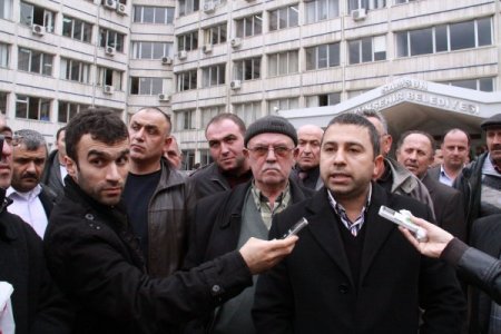 Büyükşehir Belediyesi'ne enerji nakil hattı protestosu