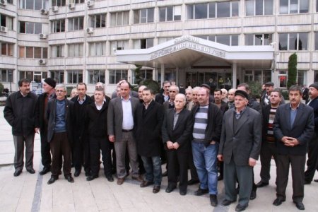 Büyükşehir Belediyesi'ne enerji nakil hattı protestosu