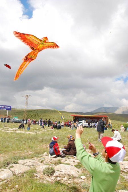 Büyükşehir Belediyesi'nin Geleneksel Uçurtma Şenliğine Yoğun İlgi