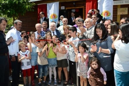 Büyükşehir Belediyesi'nin kurduğu okuma salonu törenle açıldı