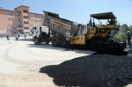 Büyükşehir okullarda spor alanları oluşturuyor