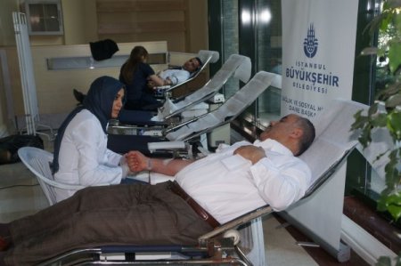 Büyükşehir personeli kan verdi
