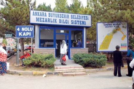 Büyükşehir'den Mezarlık Giriş Çıkışlarına Düzenleme