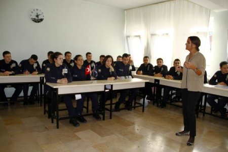 Büyükşehirden polis adaylarına evlilik eğitimi