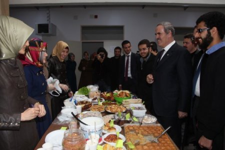 Büyükşehir’den Suriyeli mültecilere bir TIR yardım malzemesi