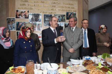 Büyükşehir’den Suriyeli mültecilere bir TIR yardım malzemesi