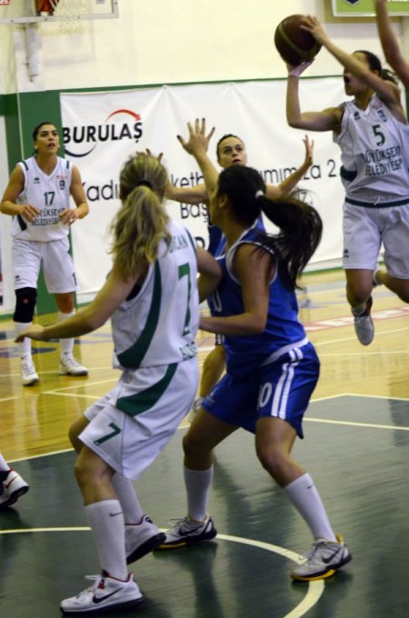 Büyükşehir'in perileri İzmir ekibine fark attı