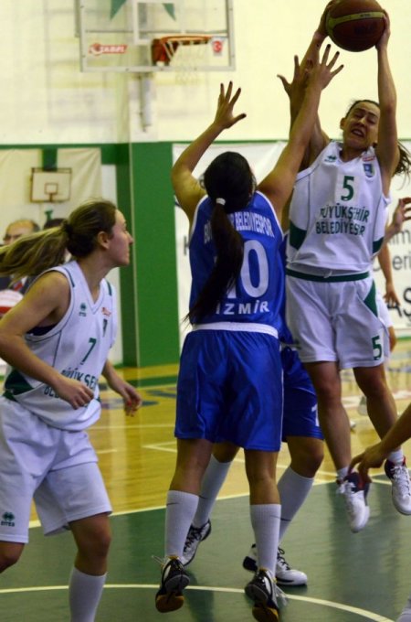 Büyükşehir'in perileri İzmir ekibine fark attı