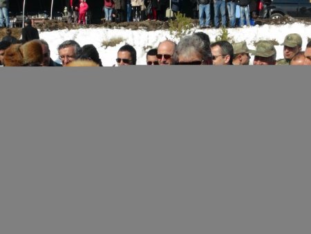 Buz tutan gölde at şöleni düzenlendi