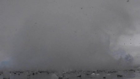 Buzdağının Çöküşü Ve Turistlerin Yaşadığı Korku Kamerada