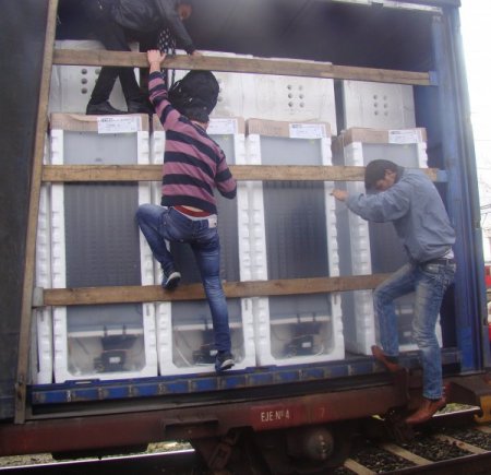 Buzdolabı yüklü tren vagonlarında Avrupa'ya gitmeye çalışan 7 kaçak yakalandı