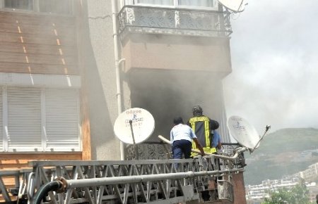 Buzdolabından çıkan yangın korkuttu