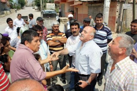 Caddeyi Çöp Konteynerleri İle Trafiğe Kapatıp Eylem Yaptılar