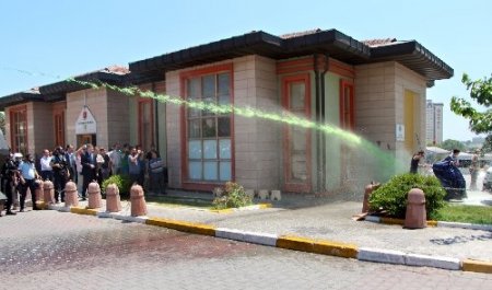 Çadır açmak isteyen gruba polis müdahale etti