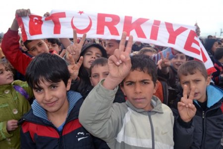 Çadır kentte buruk karne sevinci