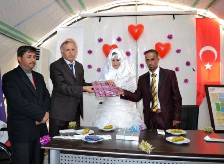 Çadır kentte düğün sevinci yaşandı