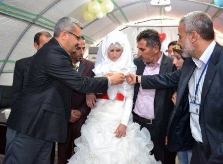 Çadır kentte düğün sevinci yaşandı
