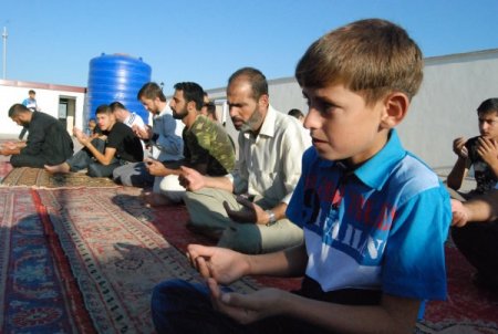 Çadır Kentteki Suriyeliler Bayrama Hüzünlü Girdi, Özgürlük İçin Dua Etti
