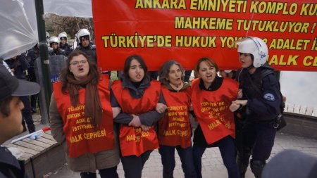 Çadır kurup polise direnen kadın eylemciler gözaltına alındı (2)