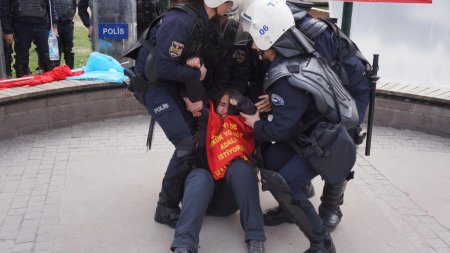 Çadır kurup polise direnen kadın eylemciler gözaltına alındı (2)