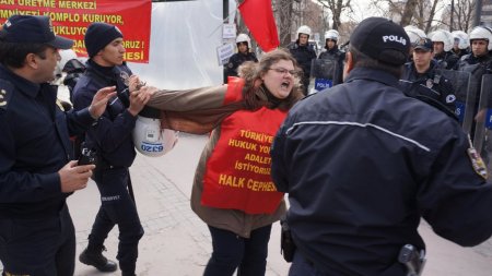 Çadır kurup polise direnen kadın eylemciler gözaltına alındı (2)