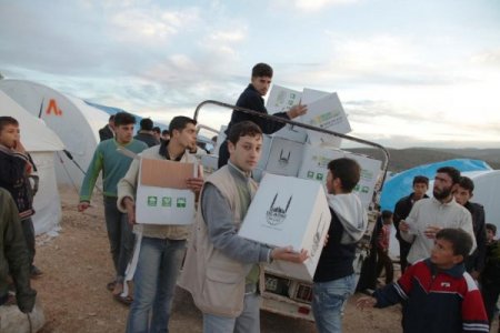 Çadırda kalan Suriyelilere İHH yardım elini uzattı