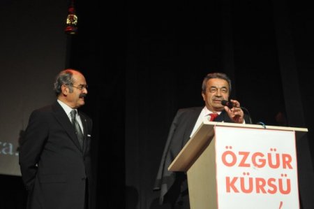 Çağdaş Gazeteciler, Kamer Genç'i Yılın Siyasetçisi Seçti