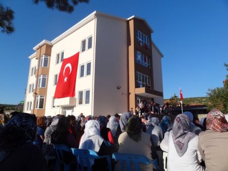 Çağırgan'a yapılan ilköğretim okulu törenle açıldı