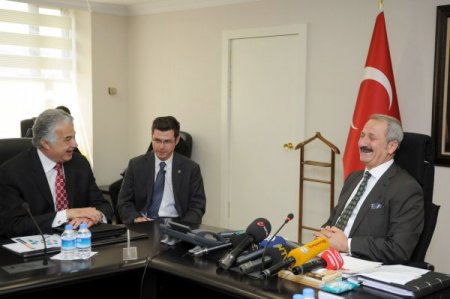 Çağlayan: Suriyeliler, Türkiye’den Günlük İhtiyaçlarını Gelip Alabilir