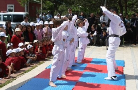 Çağlayan Ufuk İlköğretim Okulu Bilim Şenliği yoğun ilgi gördü