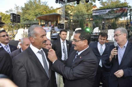 Çağlayancerit'te ceviz festivali yapıldı