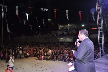 Çağlayancerit'te ceviz festivali yapıldı