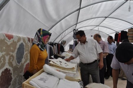 Çağlayancerit'te İhtiyaç Sahibi Öğrenciler Yararına Kermes Düzenlendi