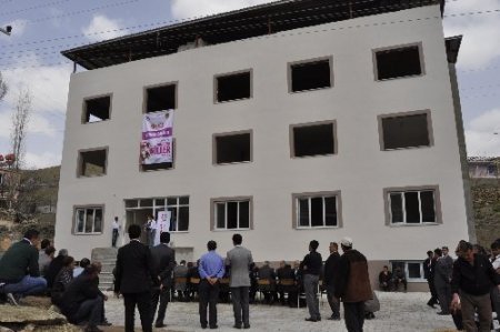 Çağlayancerit’te okuma salonu hizmete açıldı