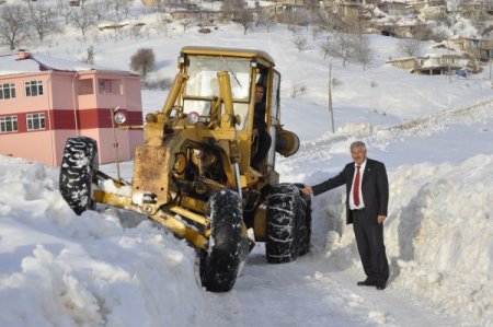 Çağlayancerit'te Yol Açma Çalışmaları