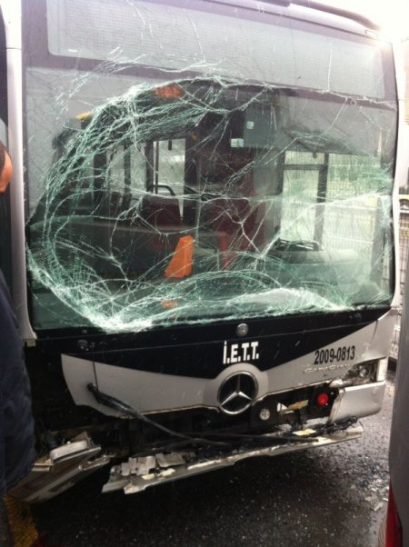 Çağlayan'da metrobüs kazası
