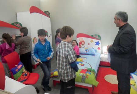 Caillou Lisanslı Mobilyalar, Çocuk Odalarını Süsleyecek