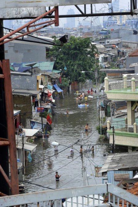 Cakarta'da sel felaketinin bilançosu: 20 ölü